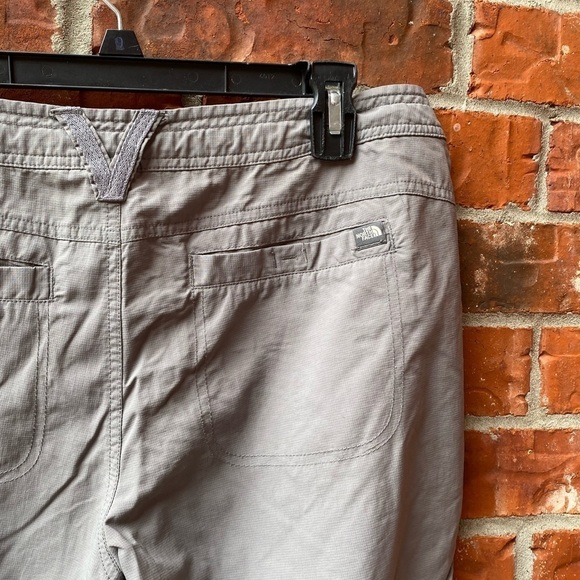 The North Face Womens 10 Gray Outdoor Hiking Cropped Capri Pants Stow Pocket - Picture 10 of 11